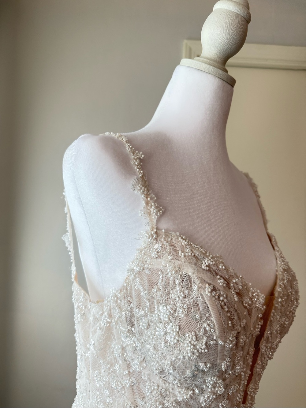 Allure Bridals A1154 Spaghetti Strap Lace Sheath Wedding Dress Size 10 Sample - Picture 11 of 11